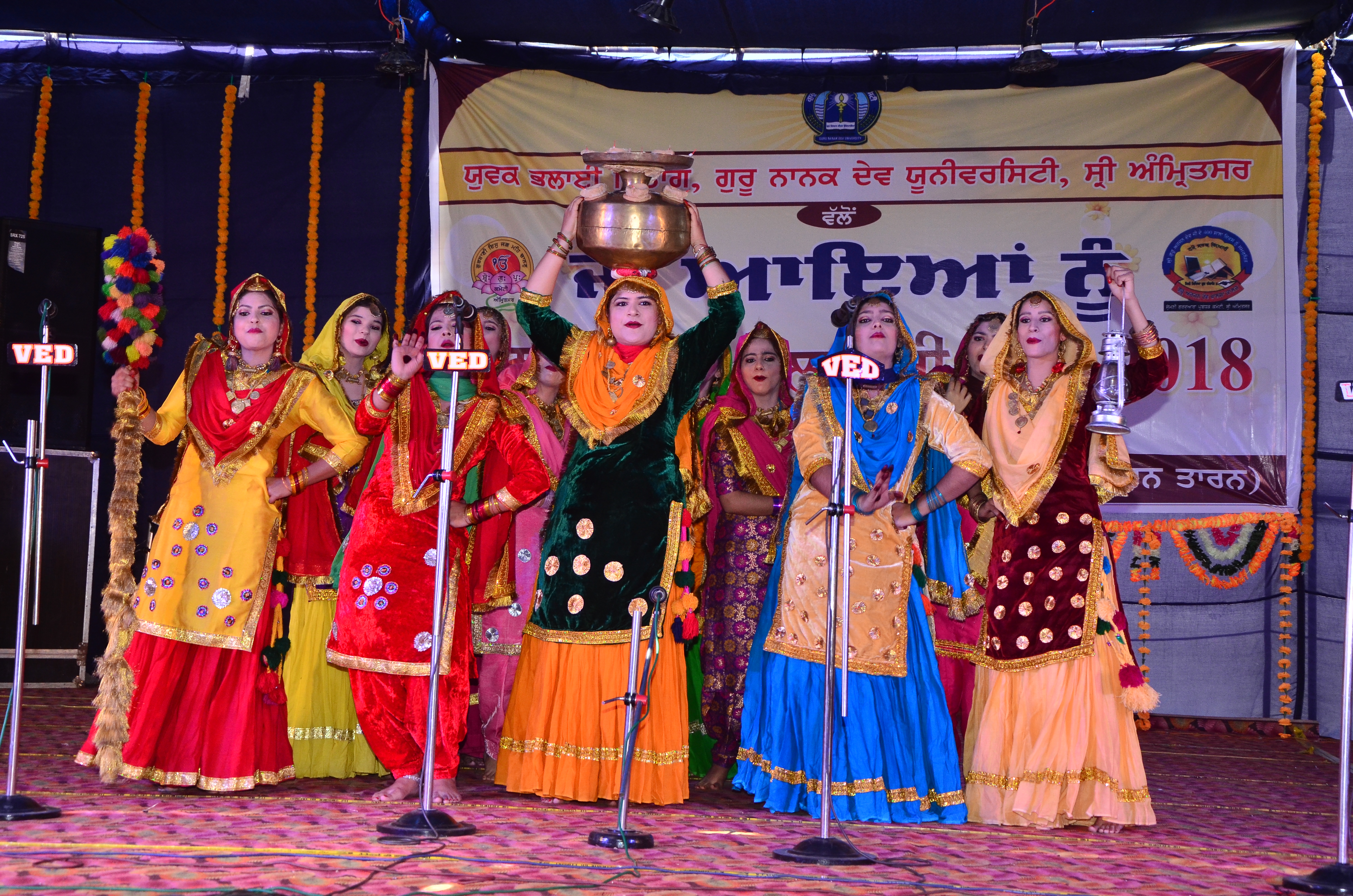 Giddha_at_Youth_Festival_GNDU,_Amritsar.jpg